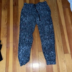 Lululemon women’s joggers